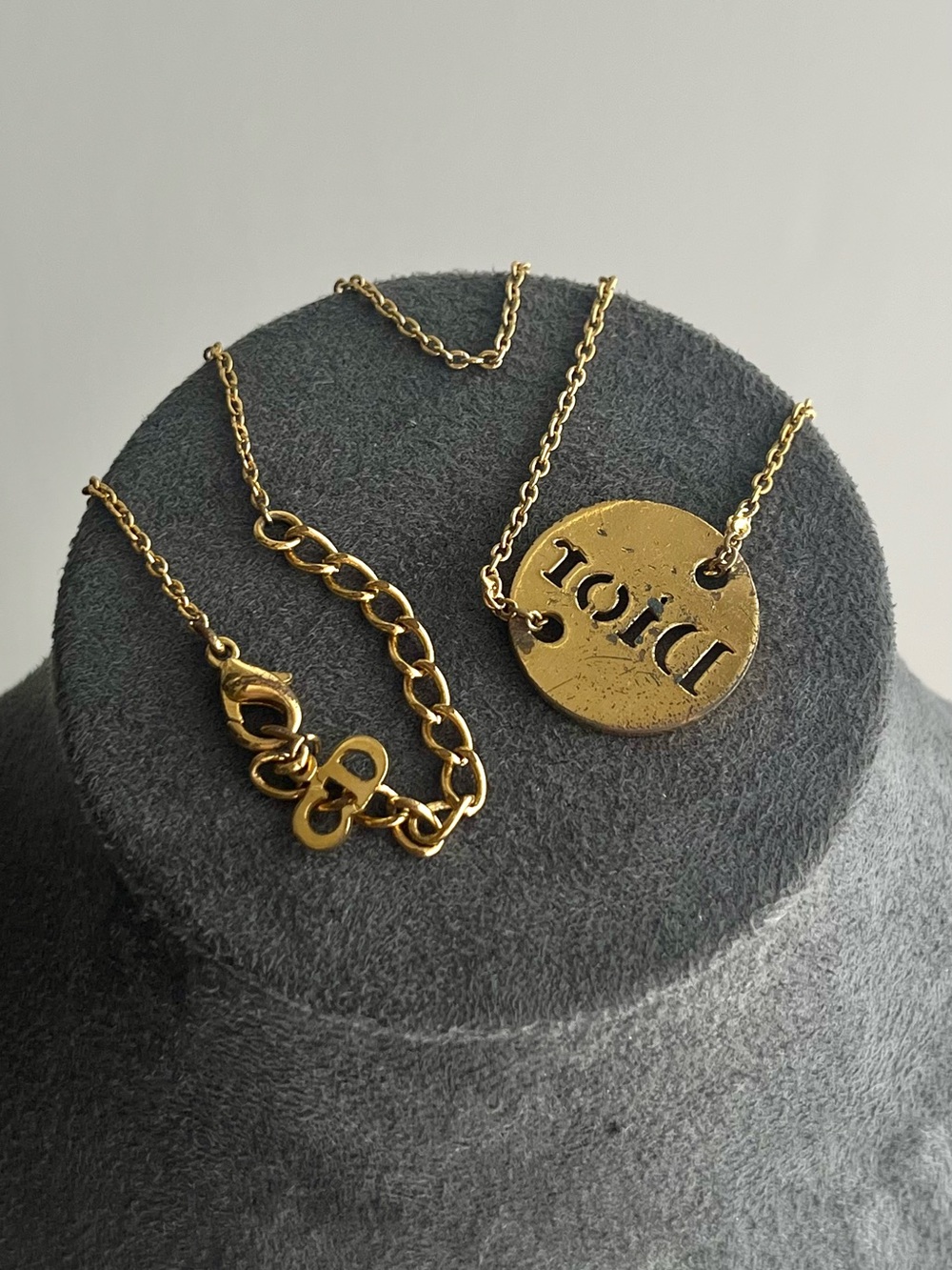 Authentic Vintage Dior Classic Logo Round Medallion Gold Thin Chain Necklace - Picture 7 of 7